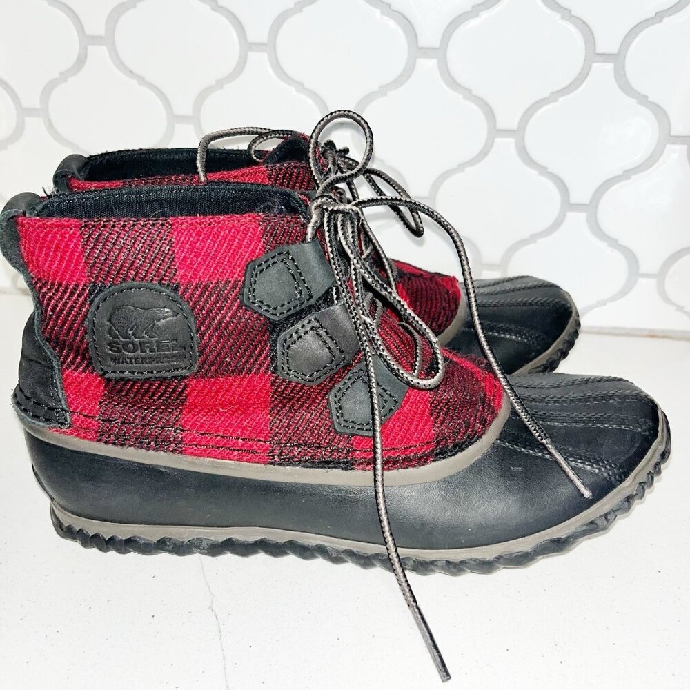 SOREL Out N About Duck Boot Ankle Red Black Buffalo Plaid Women’s Size 7